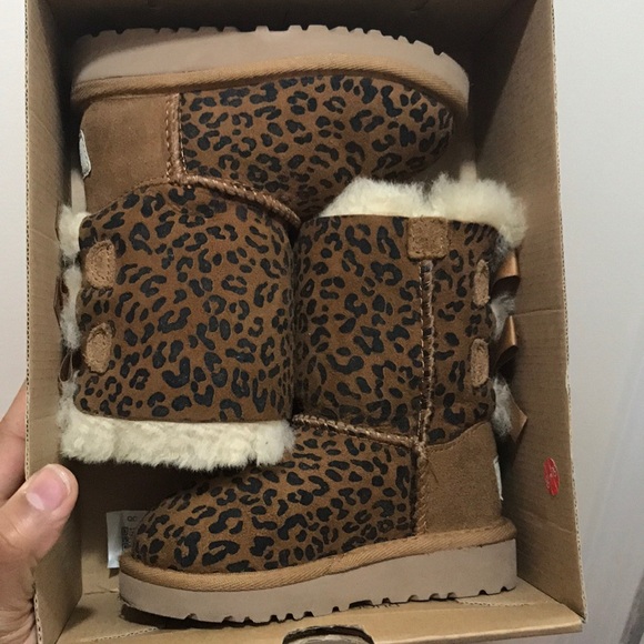 toddler uggs 7c